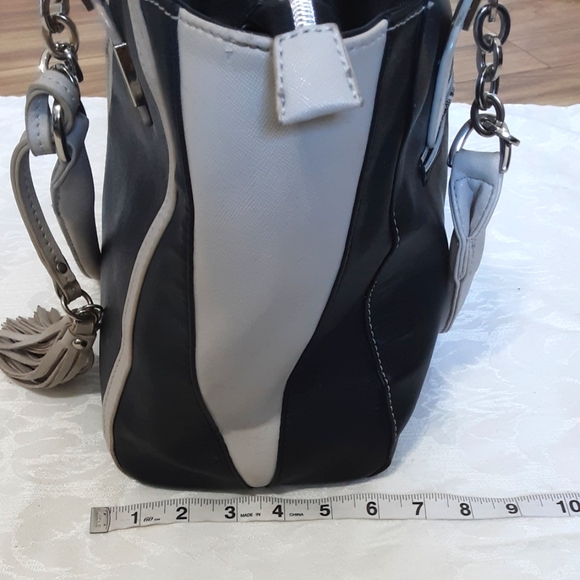 Marc New York Andrew Marc Color Block Handbag. - Picture 16 of 16